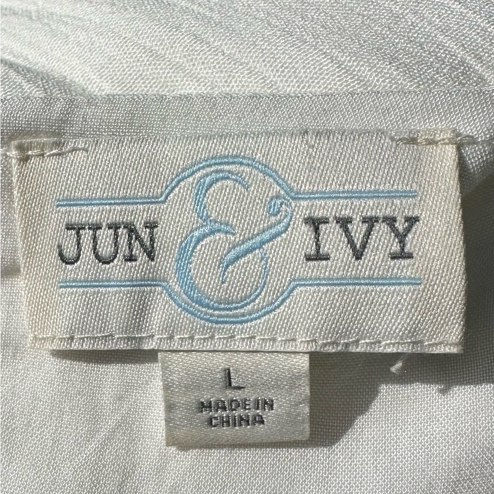 Jun & Ivy Short Sleeve V-Neck Embroidered Romper Size Large - Picture 5 of 7